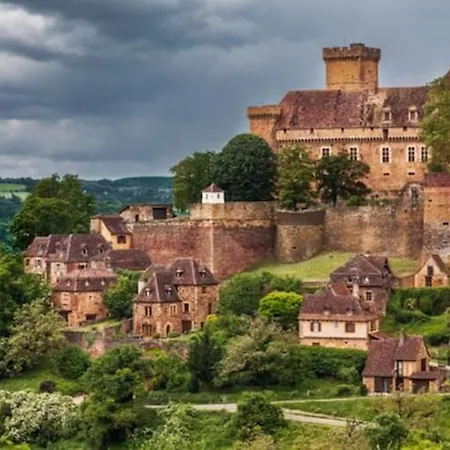 Nuitee Au Pied Du Chateau De Castelnau