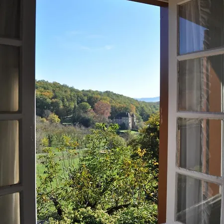 Nuitee Au Pied Du Chateau De Castelnau *