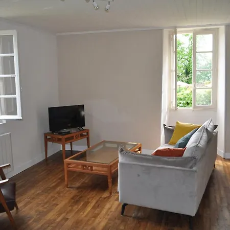 Nuitee Au Pied Du Chateau De Castelnau Feriehus *