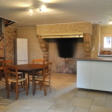 Nuitee Au Pied Du Chateau De Castelnau Prudhomat