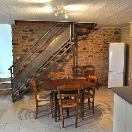 Nuitee Au Pied Du Chateau De Castelnau بيت للعطل *