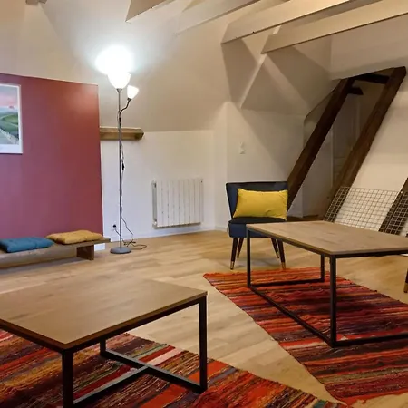 Nuitee Au Pied Du Chateau De Castelnau *