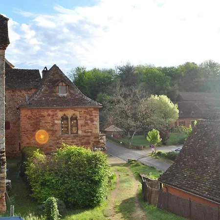 Nuitee Au Pied Du Chateau De Castelnau Feriehus