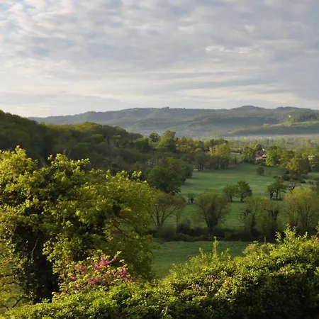 Nuitee Au Pied Du Chateau De Castelnau Prudhomat