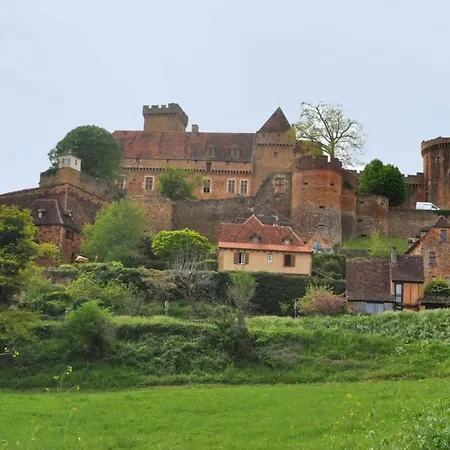 Nuitee Au Pied Du Chateau De Castelnau