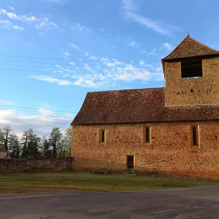 Nuitee Au Pied Du Chateau De Castelnau Feriehus